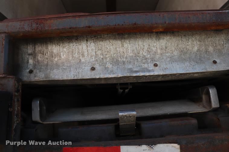 image for item DK9569 2006 Hino 268 refrigerated truck