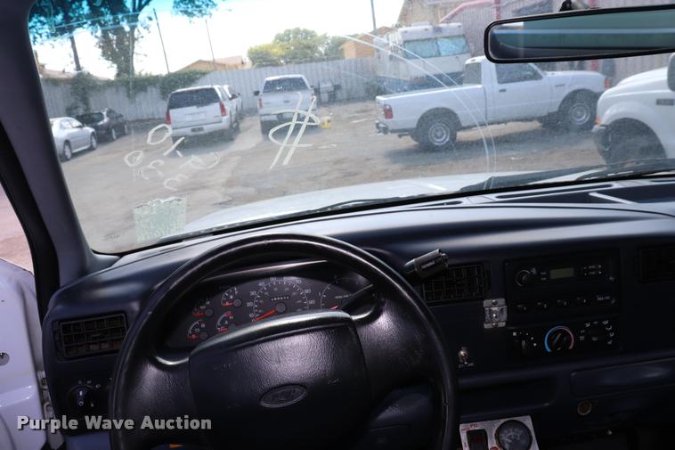 image for item DK9570 2000 Ford F350 Super Duty bucket truck