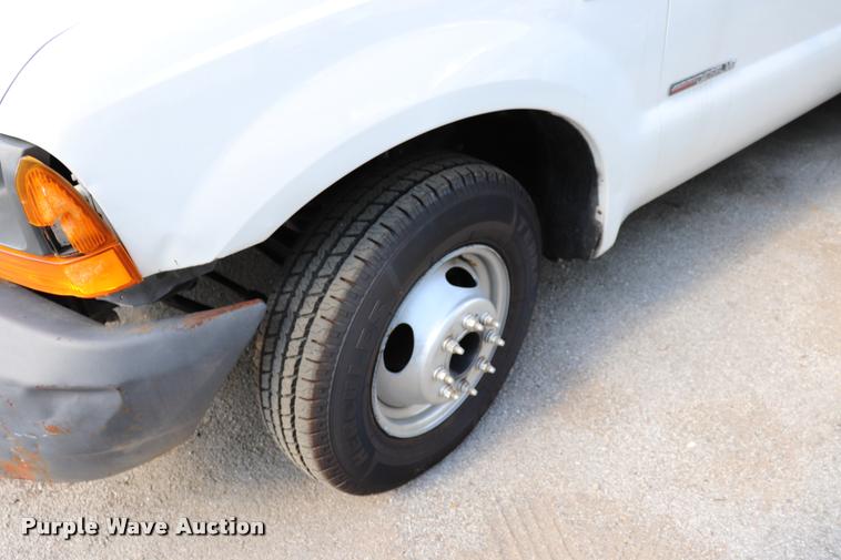 image for item DK9570 2000 Ford F350 Super Duty bucket truck