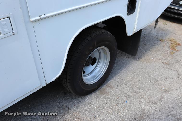 image for item DK9570 2000 Ford F350 Super Duty bucket truck