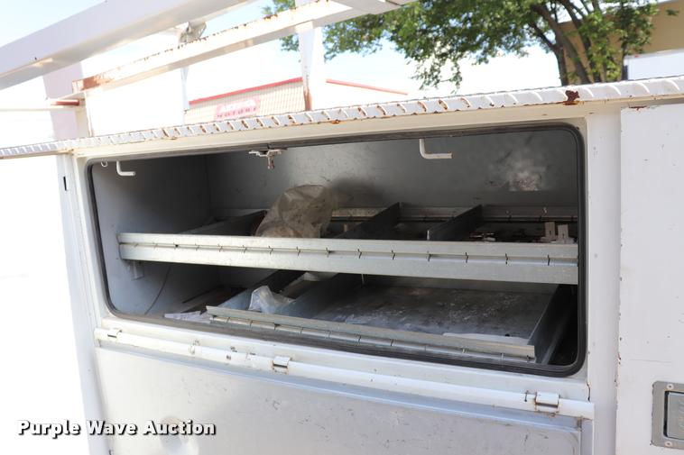 image for item DK9570 2000 Ford F350 Super Duty bucket truck