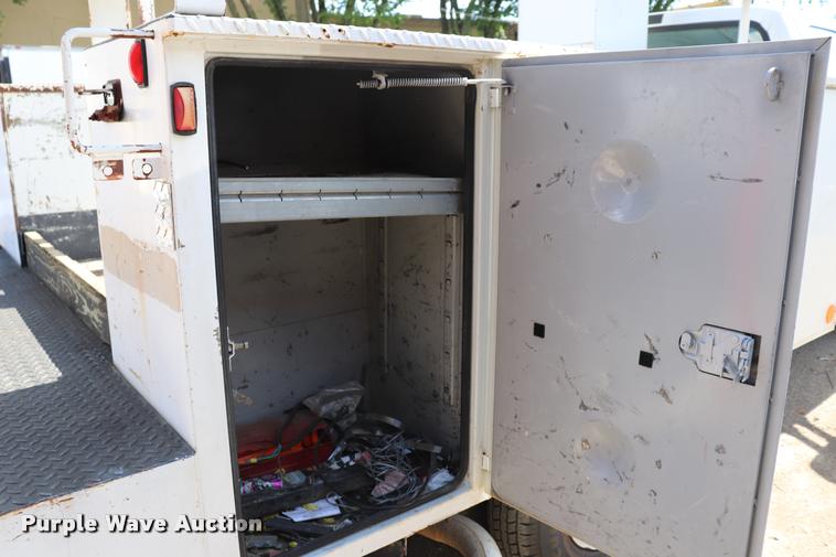 image for item DK9570 2000 Ford F350 Super Duty bucket truck