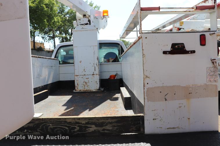 image for item DK9570 2000 Ford F350 Super Duty bucket truck
