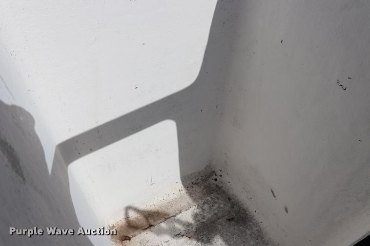 image for item DK9570 2000 Ford F350 Super Duty bucket truck