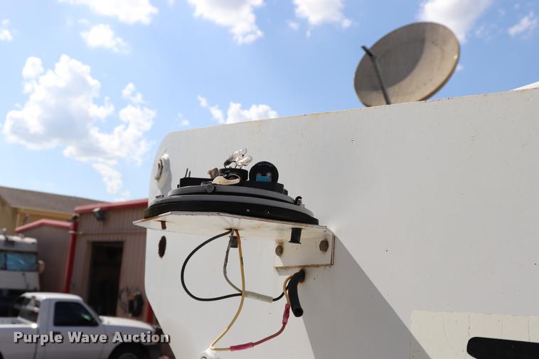 image for item DK9570 2000 Ford F350 Super Duty bucket truck