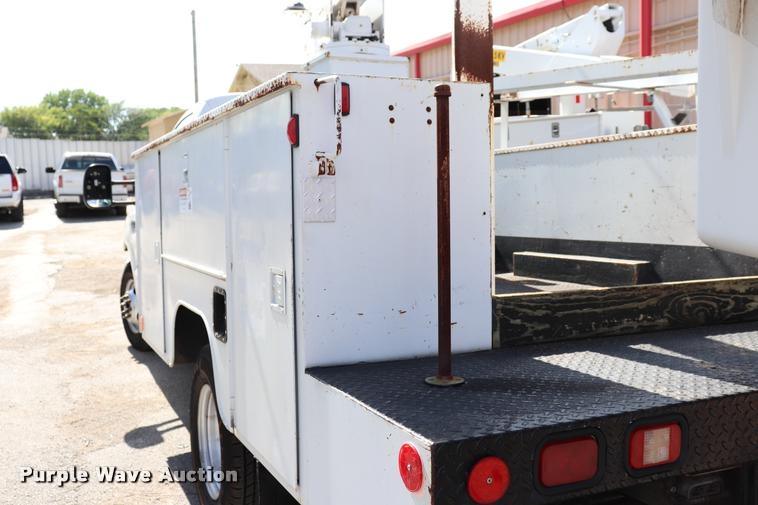 image for item DK9570 2000 Ford F350 Super Duty bucket truck