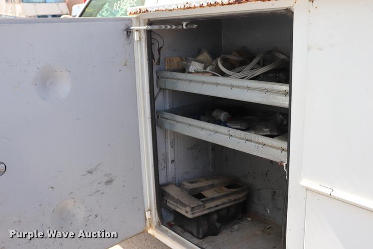 image for item DK9570 2000 Ford F350 Super Duty bucket truck