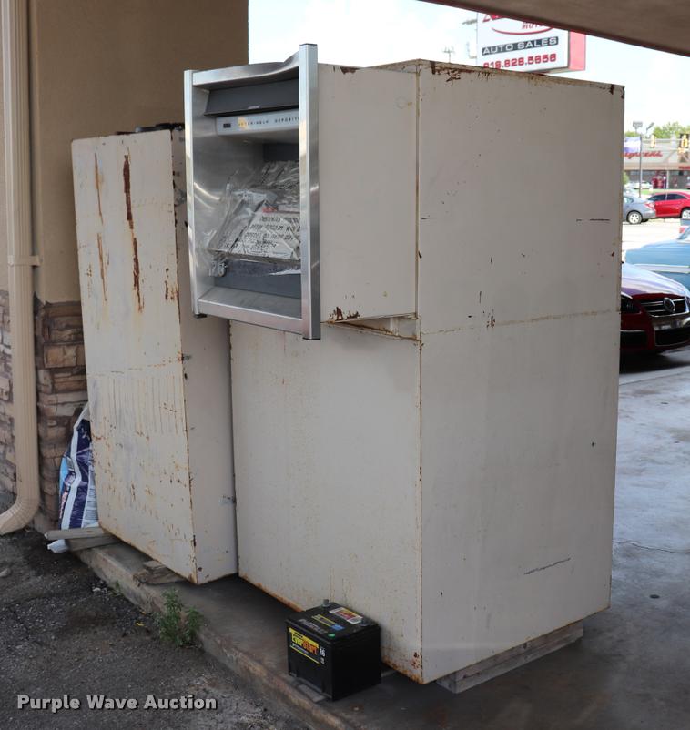 image for item DK9572 Diebold drive through bank safe