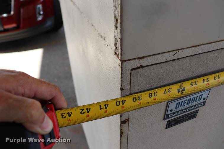 image for item DK9572 Diebold drive through bank safe