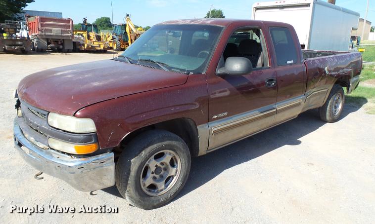 image for item DL9099 2001 Chevrolet Silverado 1500 Z71 Ext. Cab pickup truck