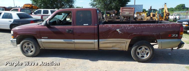 image for item DL9099 2001 Chevrolet Silverado 1500 Z71 Ext. Cab pickup truck