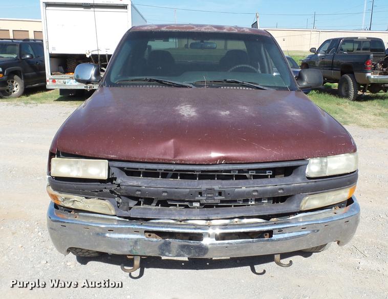 image for item DL9099 2001 Chevrolet Silverado 1500 Z71 Ext. Cab pickup truck