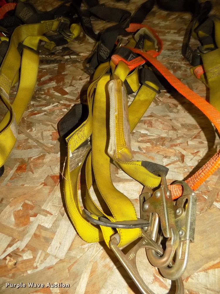 (5) full body harnesses with deceleration lanyards in Grand Island, NE