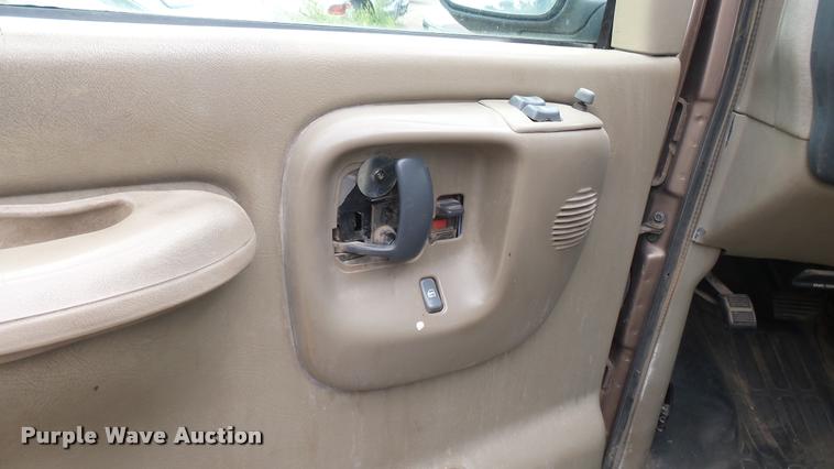 image for item DQ9088 1998 Chevrolet Express G2500 Cargo van