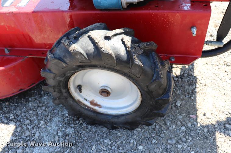 image for item DQ9487 Ferris Hydrowalk BC25H field and brush mower