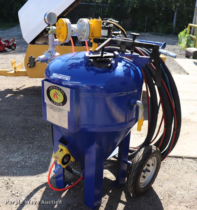 image for item DQ9490 Henglin Group environmental clean wet sandblasting machine