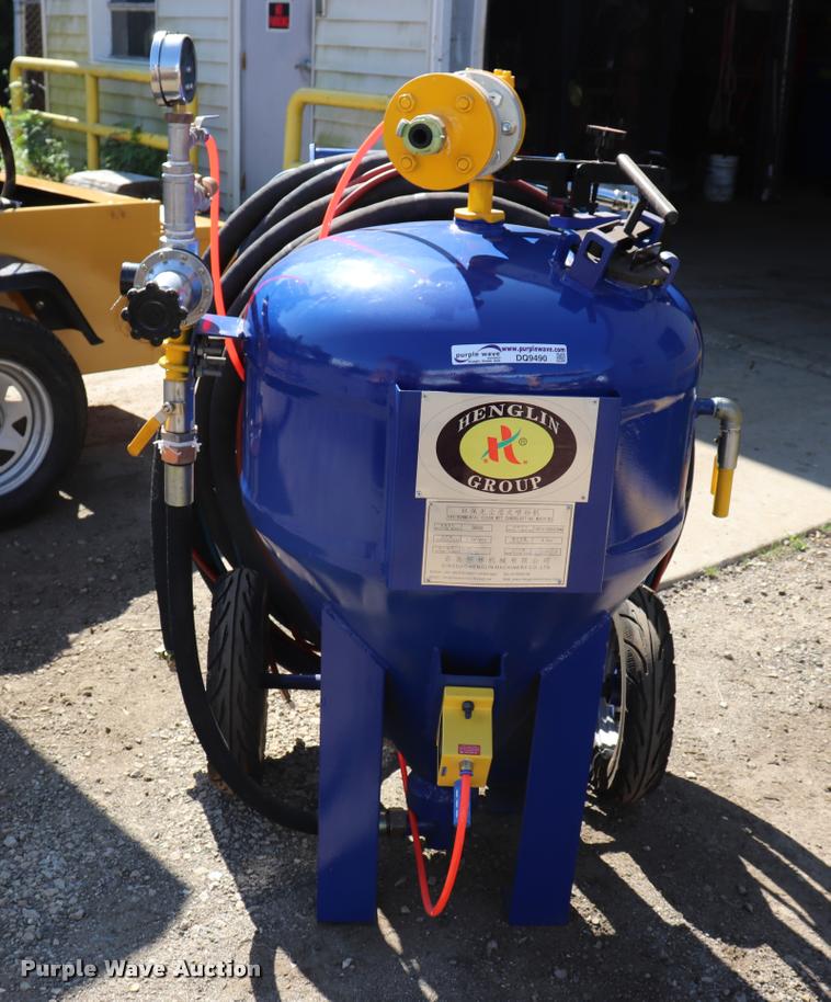 image for item DQ9490 Henglin Group environmental clean wet sandblasting machine