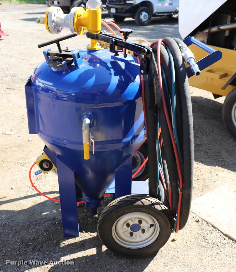 image for item DQ9490 Henglin Group environmental clean wet sandblasting machine