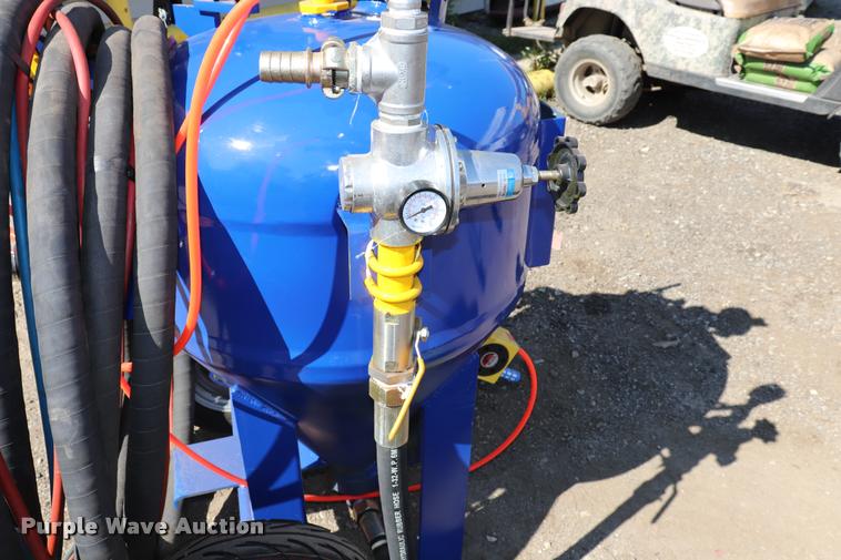 image for item DQ9490 Henglin Group environmental clean wet sandblasting machine