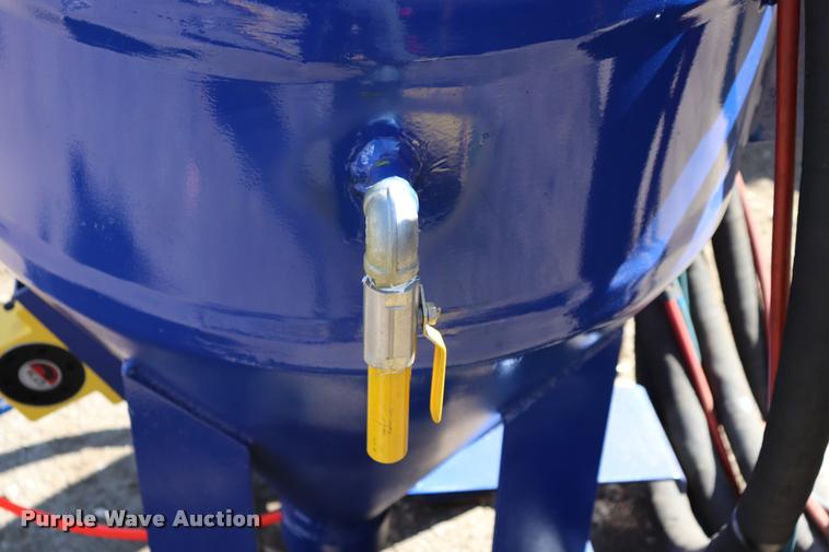 image for item DQ9490 Henglin Group environmental clean wet sandblasting machine