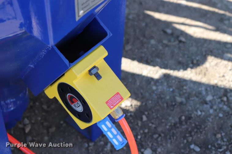 image for item DQ9490 Henglin Group environmental clean wet sandblasting machine