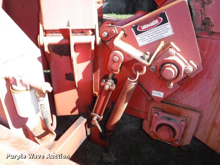 image for item J5673 2001 Morbark 2100-D chipper