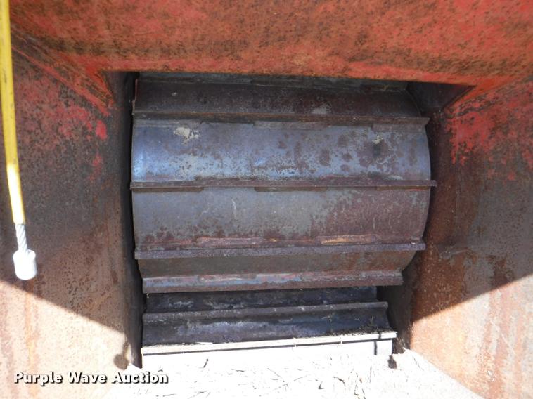 image for item J5673 2001 Morbark 2100-D chipper