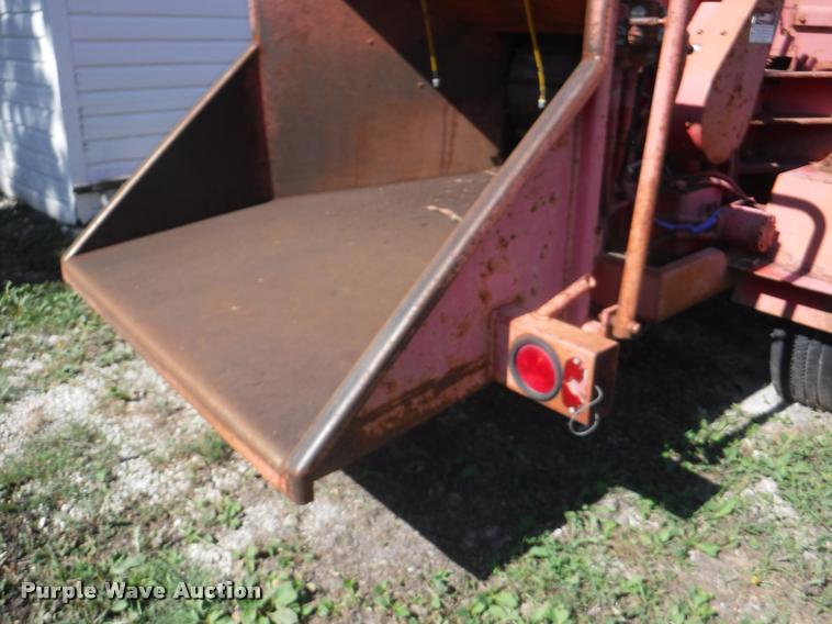 image for item J5673 2001 Morbark 2100-D chipper