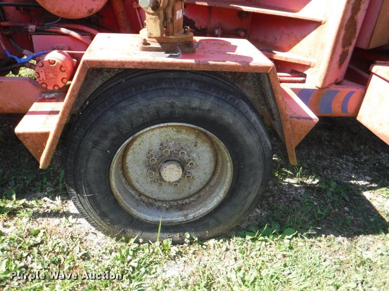 image for item J5673 2001 Morbark 2100-D chipper