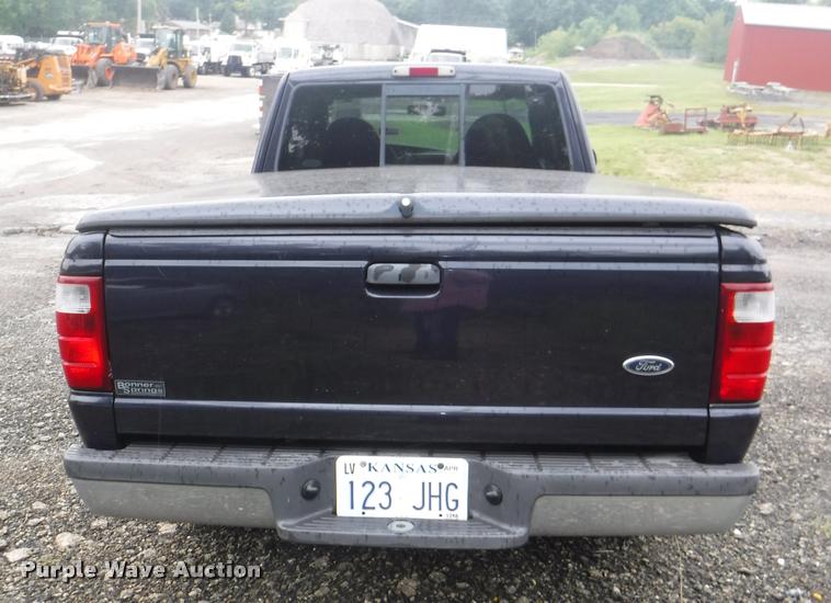 image for item J5674 2003 Ford Ranger SuperCab pickup truck