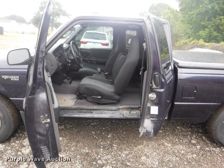 image for item J5674 2003 Ford Ranger SuperCab pickup truck