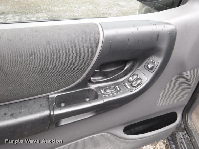 image for item J5674 2003 Ford Ranger SuperCab pickup truck
