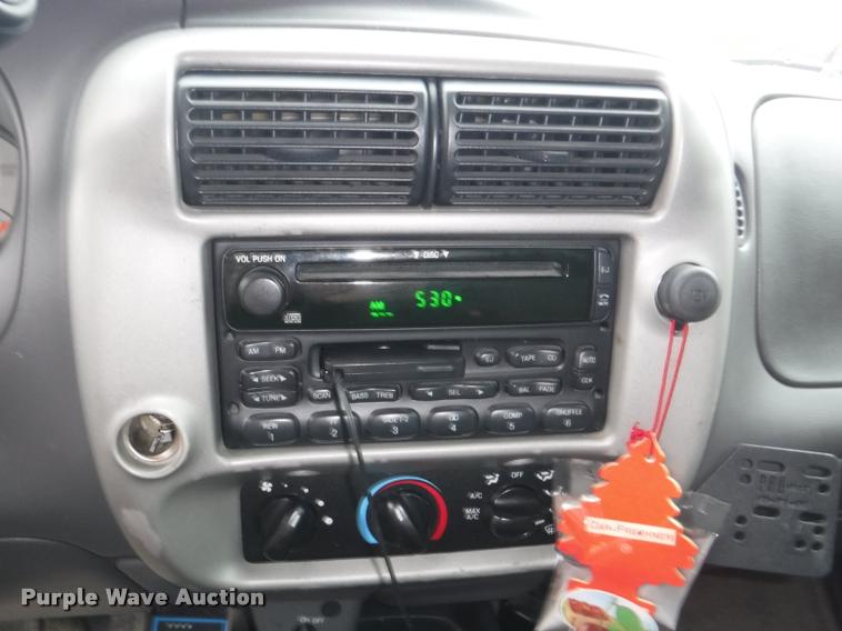 image for item J5674 2003 Ford Ranger SuperCab pickup truck