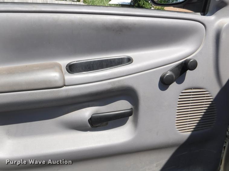 image for item J5675 1999 Dodge Ram 2500 pickup truck