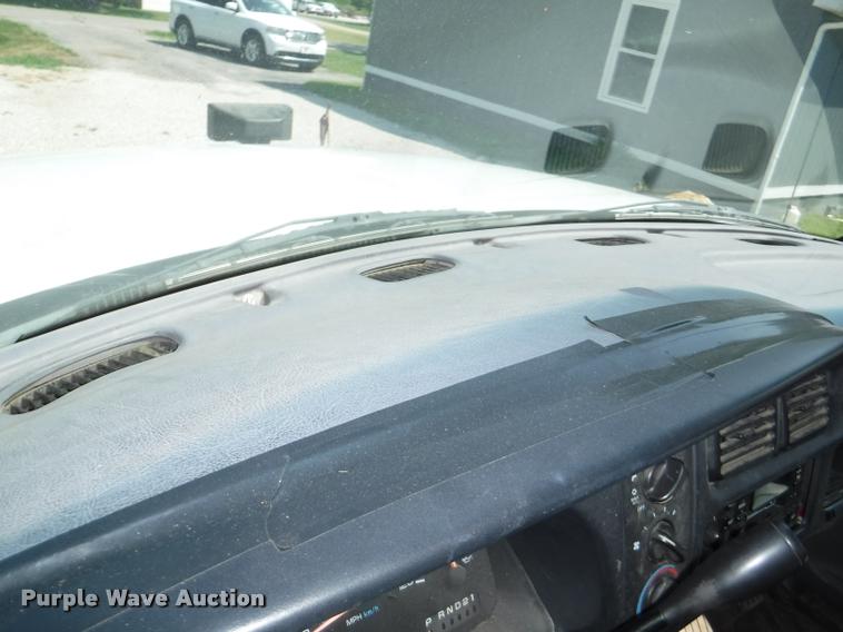 image for item J5675 1999 Dodge Ram 2500 pickup truck