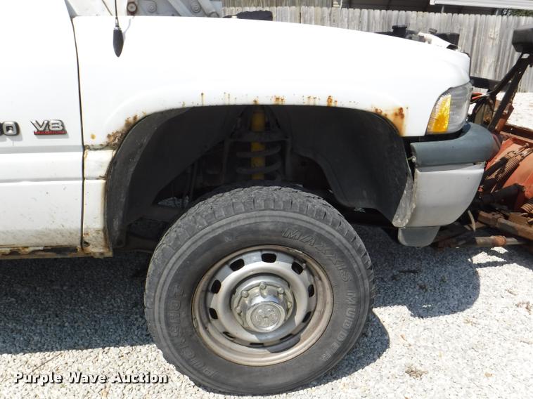 image for item J5675 1999 Dodge Ram 2500 pickup truck