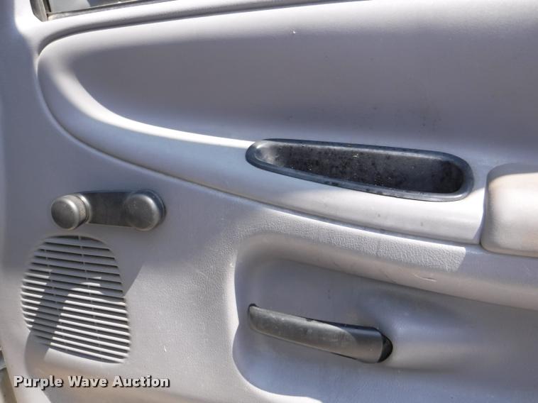 image for item J5675 1999 Dodge Ram 2500 pickup truck