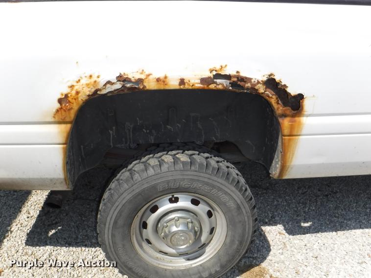 image for item J5675 1999 Dodge Ram 2500 pickup truck