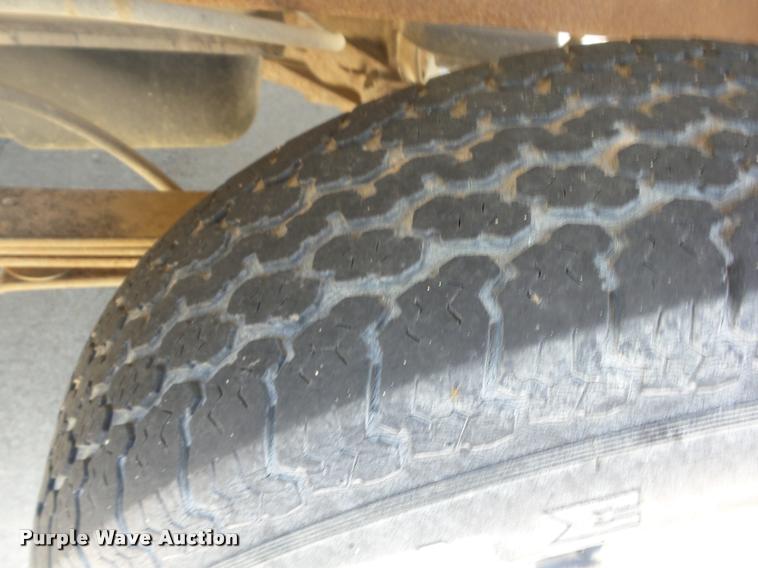 image for item J8607 1994 Chevrolet C1500 pickup truck