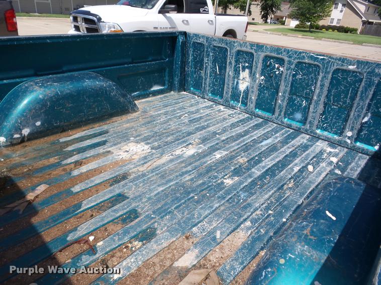 image for item J8607 1994 Chevrolet C1500 pickup truck