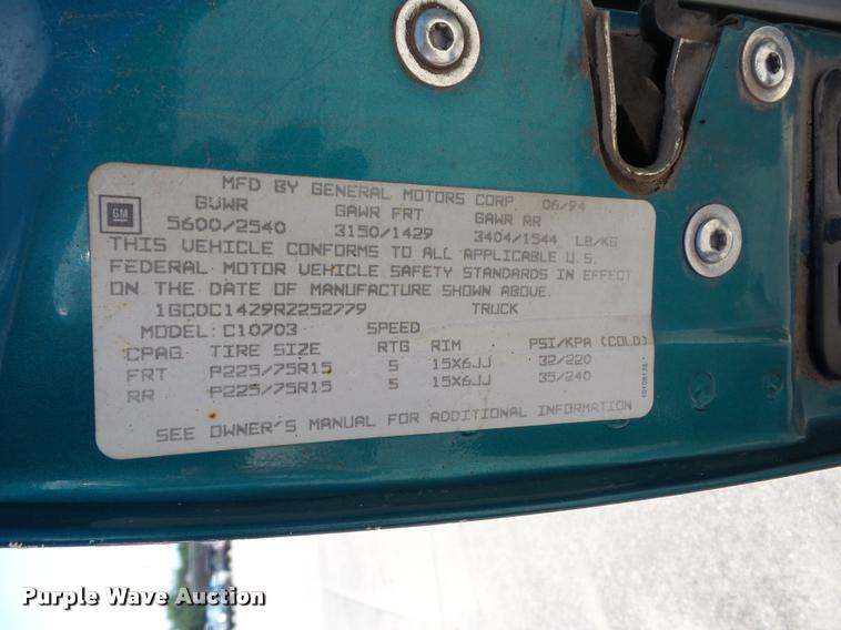 image for item J8607 1994 Chevrolet C1500 pickup truck