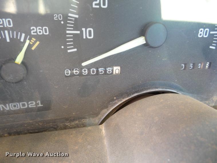 image for item J8607 1994 Chevrolet C1500 pickup truck