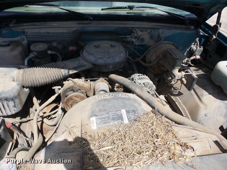 image for item J8607 1994 Chevrolet C1500 pickup truck