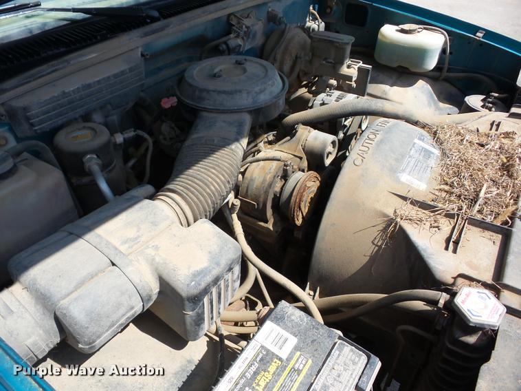 image for item J8607 1994 Chevrolet C1500 pickup truck