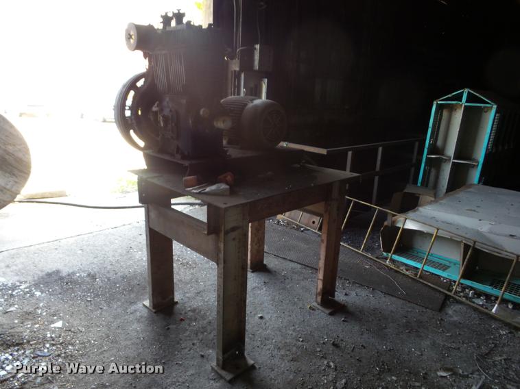 image for item K6464 Quincy 390 air compressor