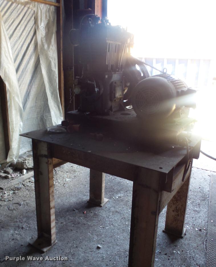 image for item K6464 Quincy 390 air compressor