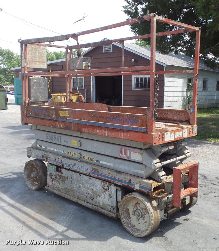 image for item K7539 2005 Skyjack SJ III 3220 scissor lift