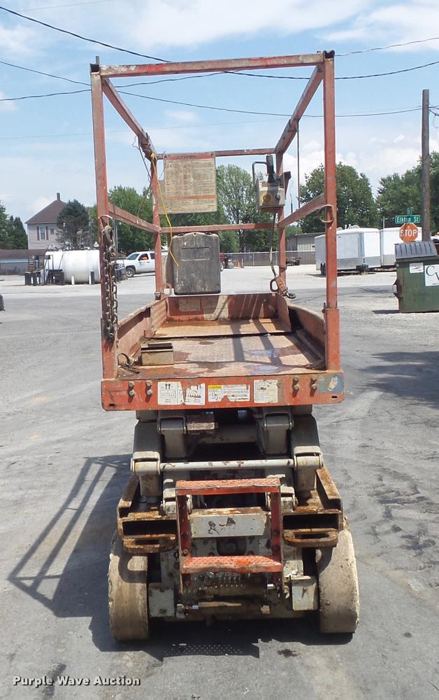 image for item K7539 2005 Skyjack SJ III 3220 scissor lift