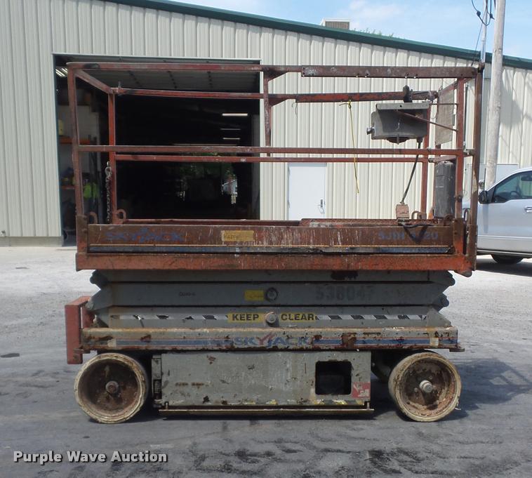 image for item K7539 2005 Skyjack SJ III 3220 scissor lift
