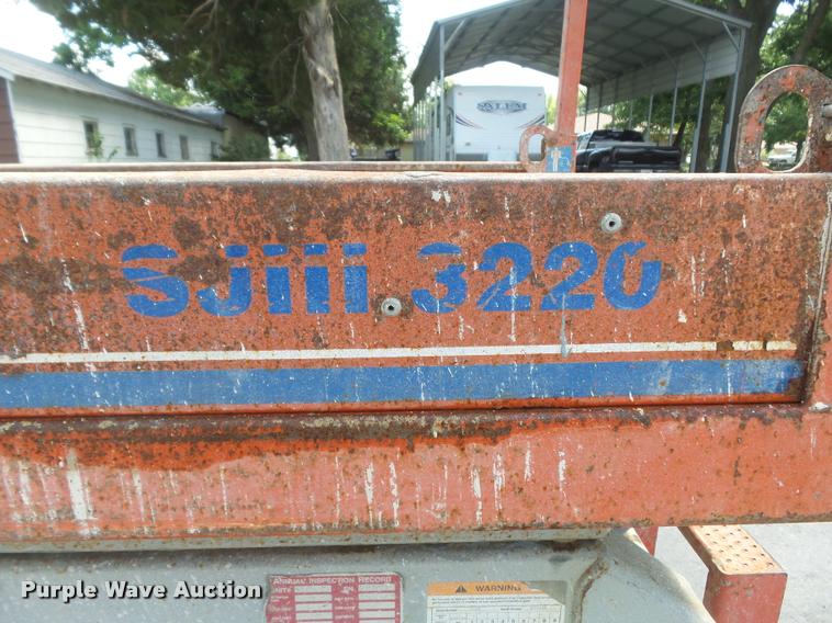 image for item K7539 2005 Skyjack SJ III 3220 scissor lift